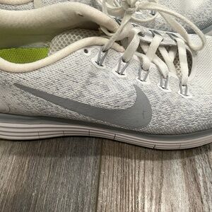 Nike free distance running shoes hyper jade/white size 8